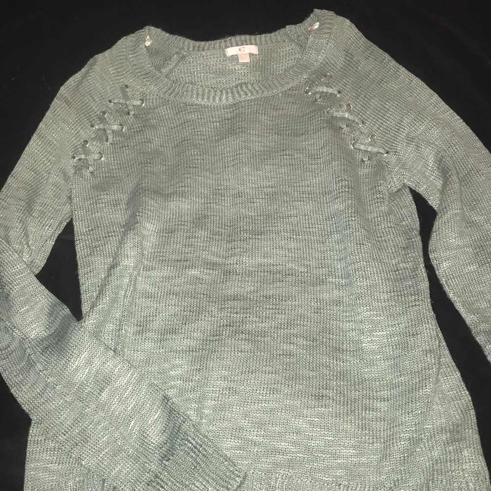Sweater w/ detail